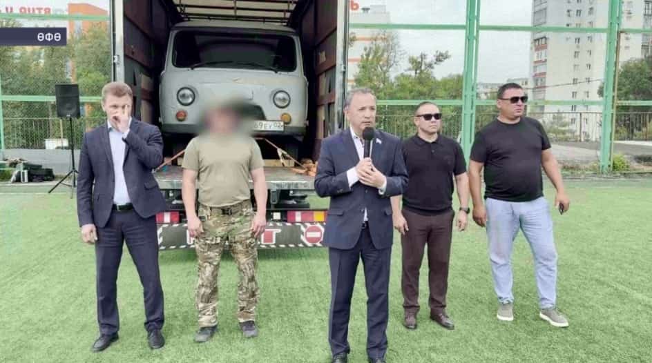Өфөлә спорт мәктәбе хәрби разведчикҡа «УАЗ» һатып алып тапшырҙы