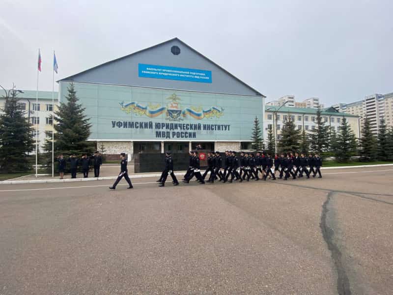 Башҡортостан Башлығы Өфө юридик институтының сығарылыш студенттарын ҡотланы
