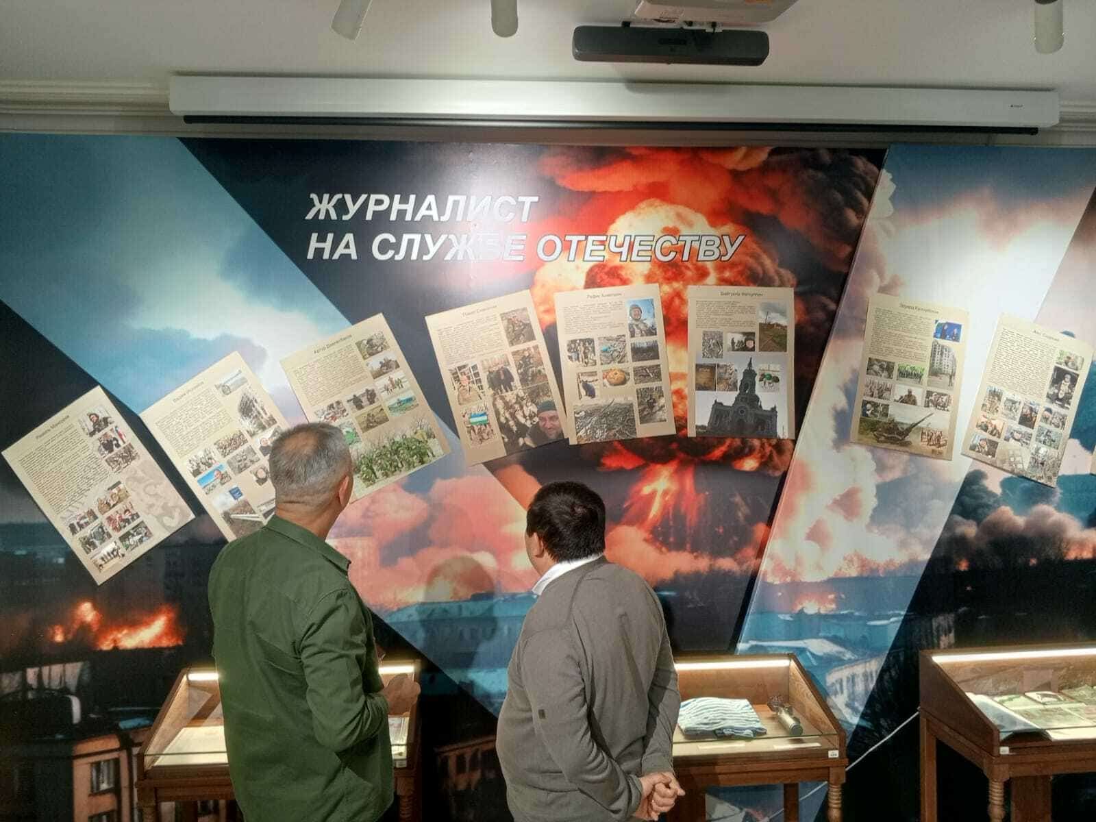 Өфөлә  Ватанды һаҡлаусы журналистарға бағышланған күргәҙмә  эшләй