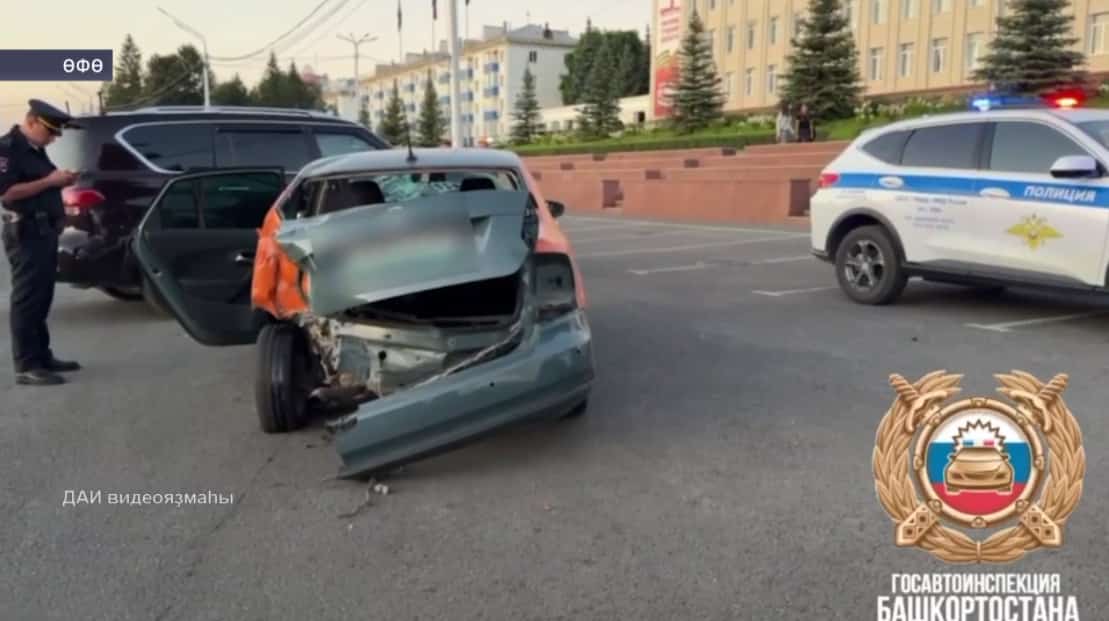 Өфөлә каршеринг автомобиле менән мотоцикл бәрелешкән