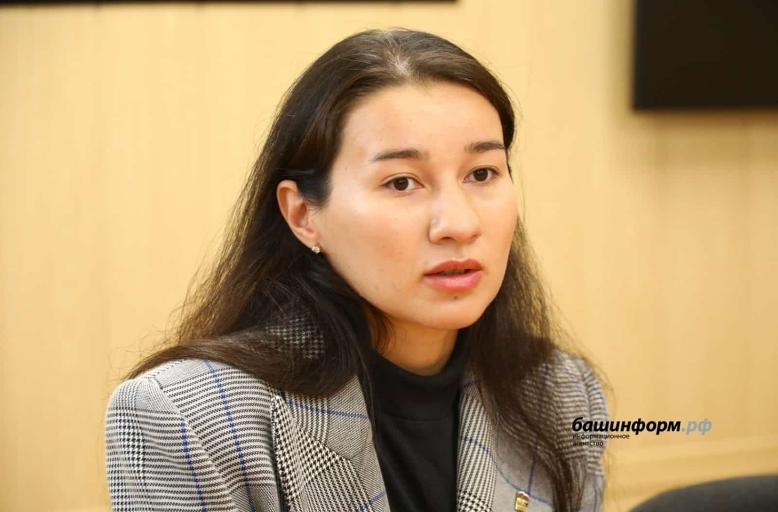 Аделина Заһидуллина Өфөлә зарядка үткәрә