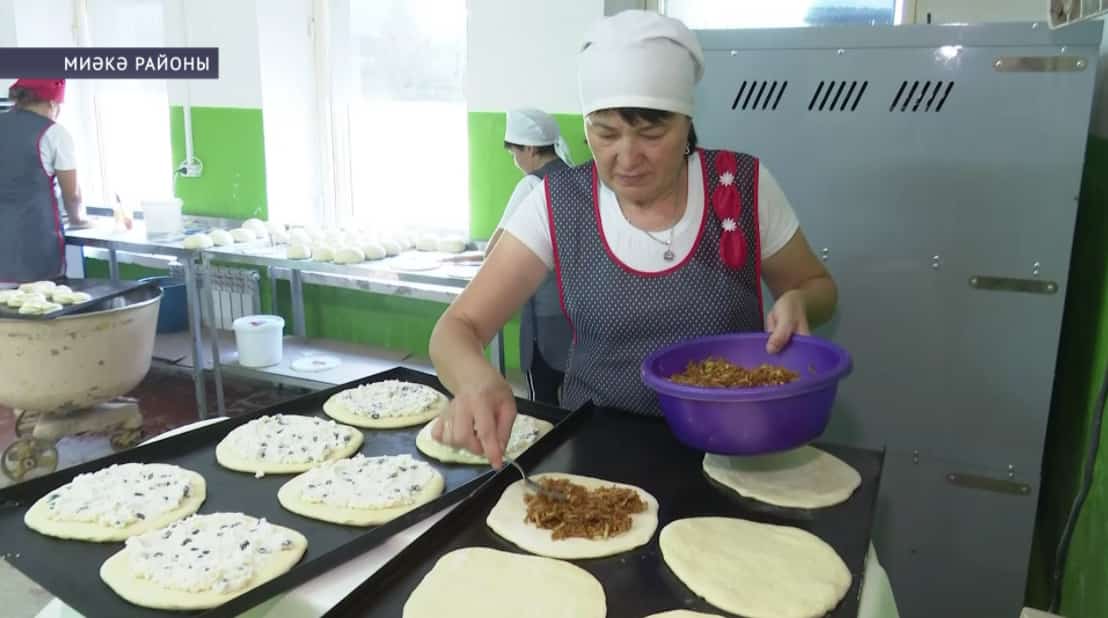 Миәкәлә ғаилә рецепты буйынса ҡомалаҡ икмәге сығарыла