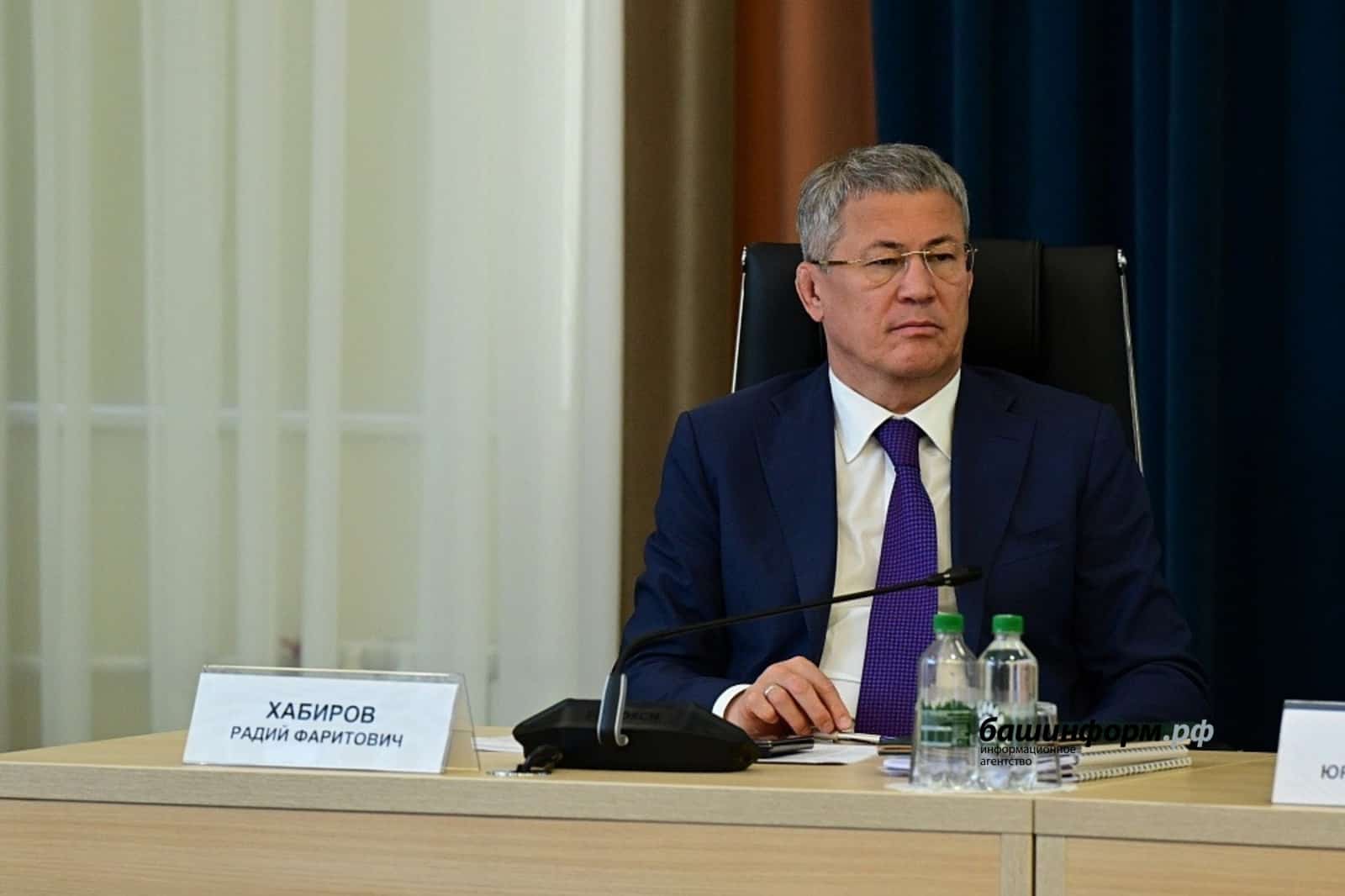 Радий Хәбиров Волга буйы округы советы ултырышында ҡатнашты