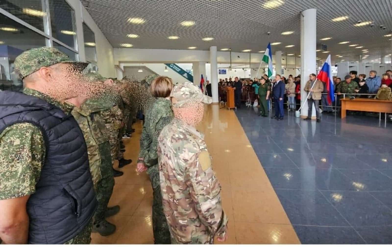 Бөгөн Өфөлә хәрбиҙәрҙең  бер төркөмө алғы һыҙыҡҡа оҙатылды