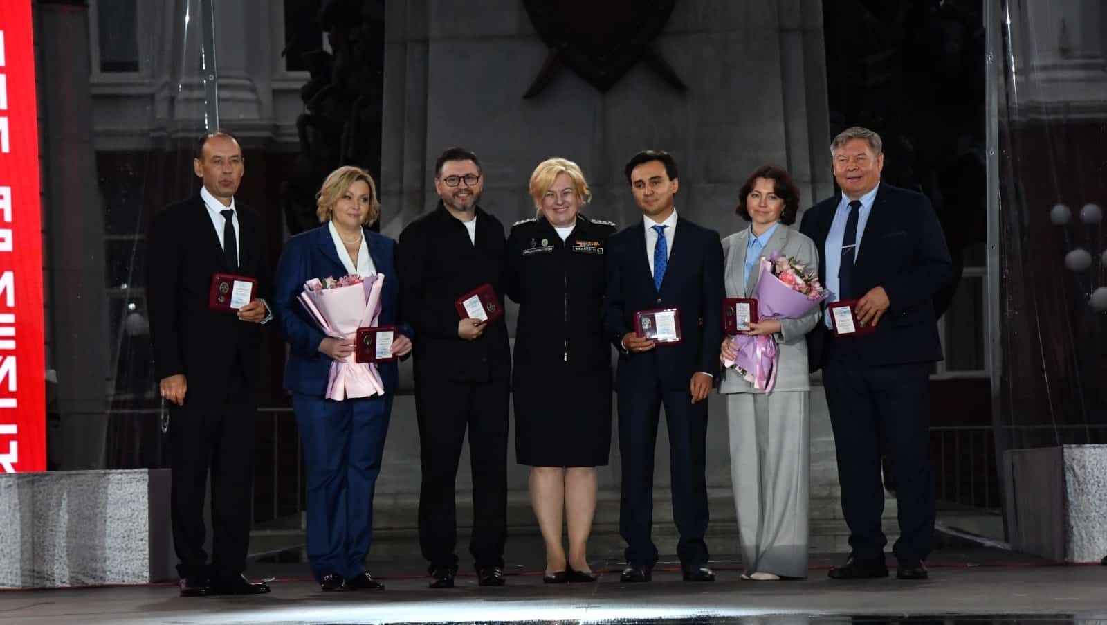 Асҡар Абдразаҡов Оборона министрлығының миҙалы менән бүләкләнде