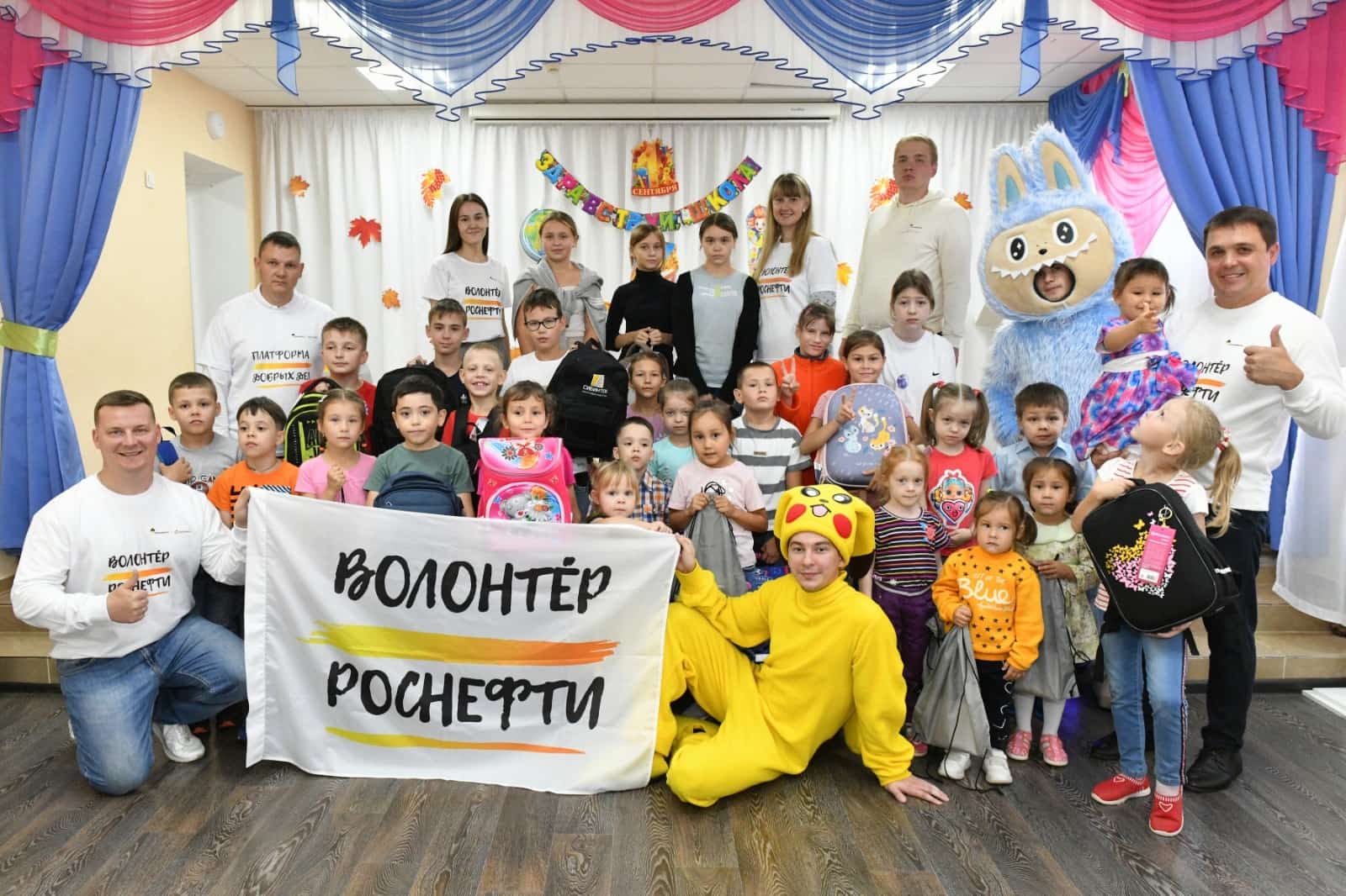“Башнефть” ирекмәндәре балаларға яңы уҡыу йылына бүләктәр тапшыра