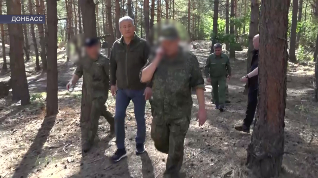 Радий Хәбиров Донбасста «Башҡортостан» полкы яугирҙары менән осрашты