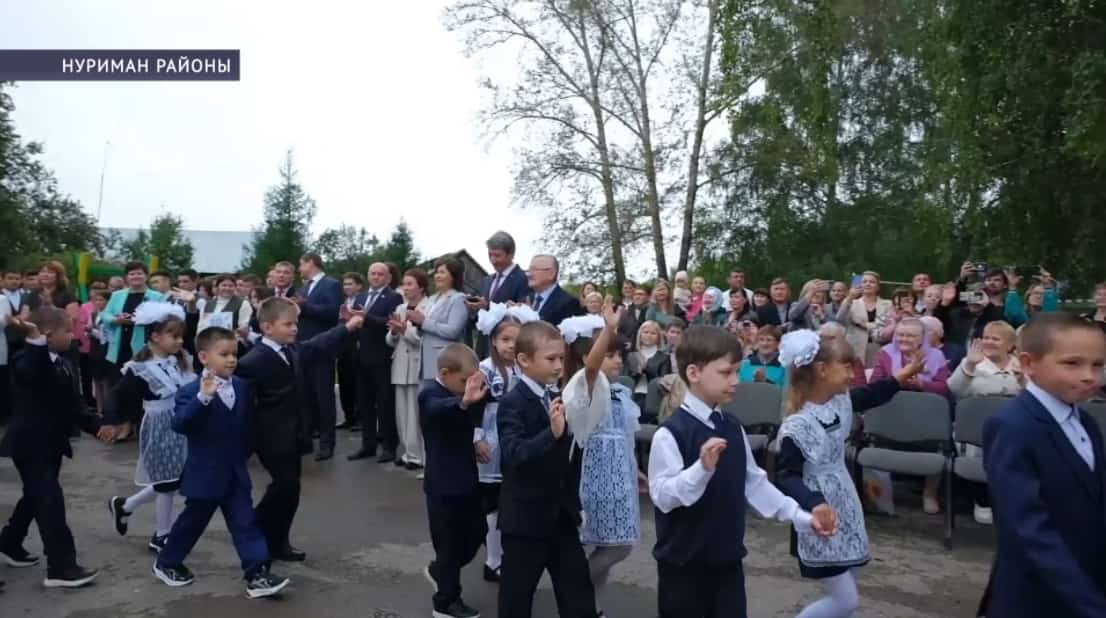 Республикала 45 мең беренсе класс уҡыусыһы өсөн тәүге мәктәп ҡыңғырауы яңғыраны