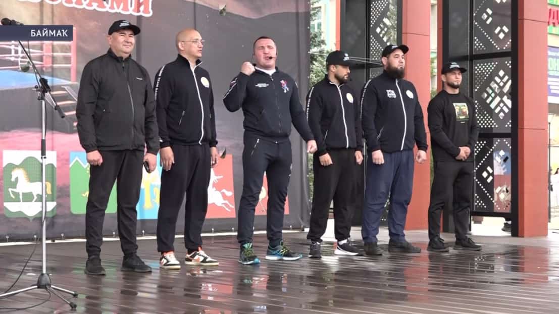 Денис Лебедев Баймаҡ ҡалаһының үҙәк майҙанында иртәнге зарядка үткәрҙе