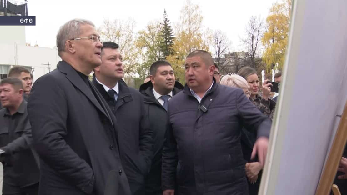 Радий Хәбиров Өфөләге Ильич скверы һәм мозаикалы фонтан реконструкцияһы менән танышты