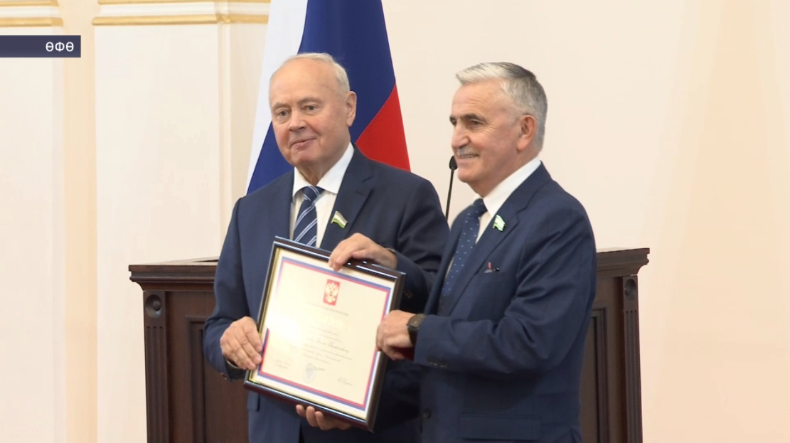 Константин Толкачев бер төркөм хеҙмәт алдынғыларына дәүләт наградаларын тапшырҙы
