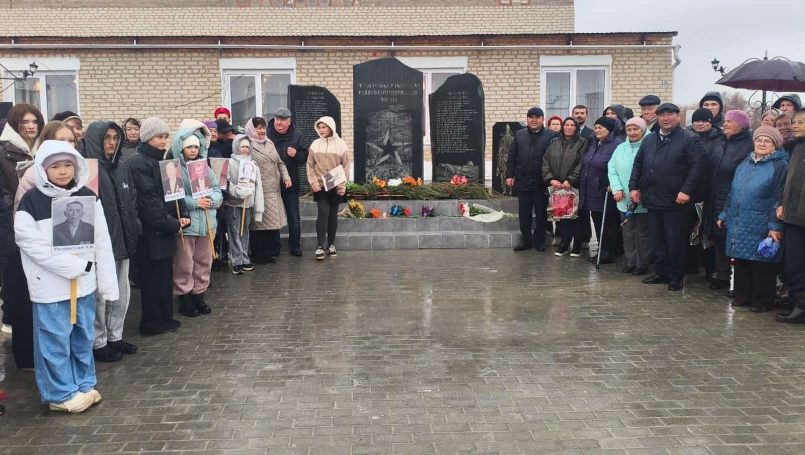 Хәйбуллала Бөйөк Ватан һуғышы яугирҙары иҫтәлегенә һәйкәл асылған