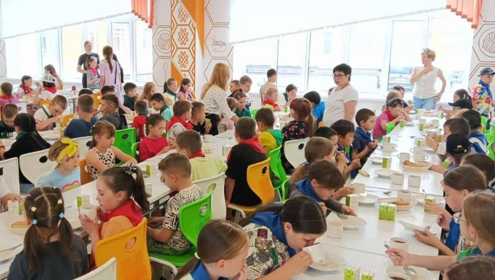 Радий Хәбиров Башҡортостанда мәктәптәрҙә ашатыу системаһына баһа бирҙе