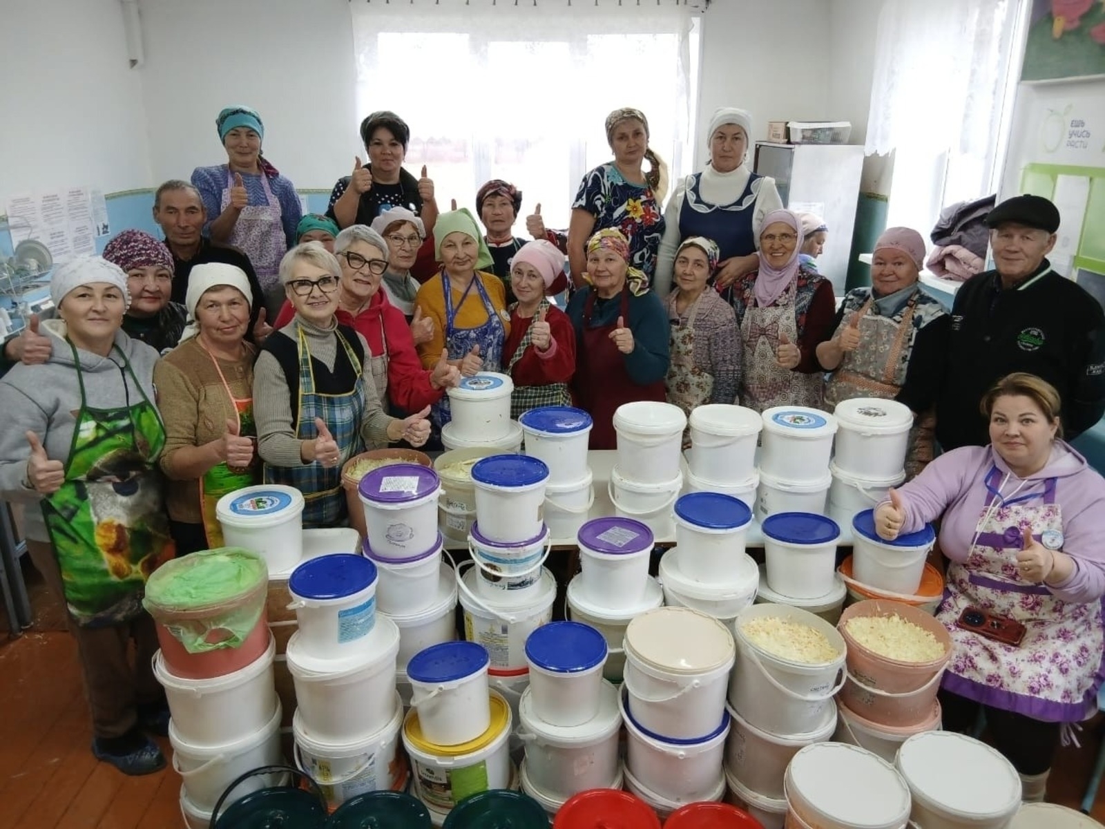 Башҡортостан волонтерҙары МХО яугирҙарына 700 килограмм тоҙло кәбеҫтә әҙерләгән