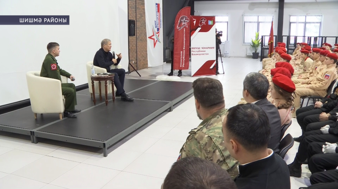 Радий Хәбиров «Саҡырыу» республика ҡышҡы йәш армеецтар уйындарында ҡатнашыусылар менән осрашты