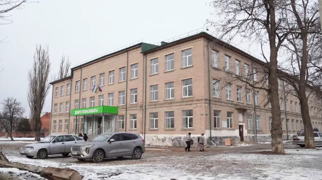 Красный Луч ҡалаһының 7-се мәктәбе уҡыусылары өсөнсө сиректе тыуған стеналары артында башланы