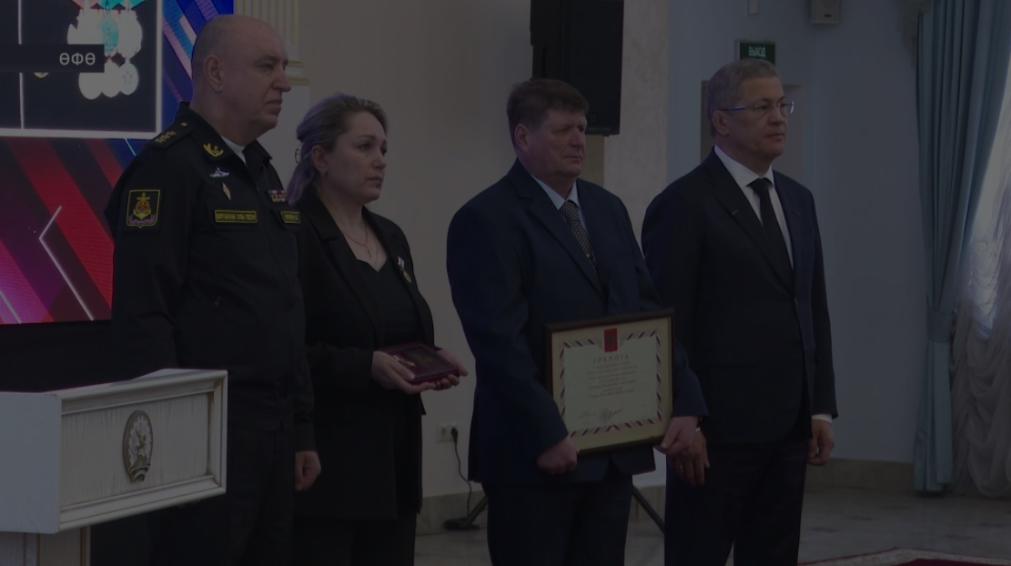Владимир Путин Владислав Бочаровҡа үлеменән һуң Рәсәй Геройы исеме бирҙе