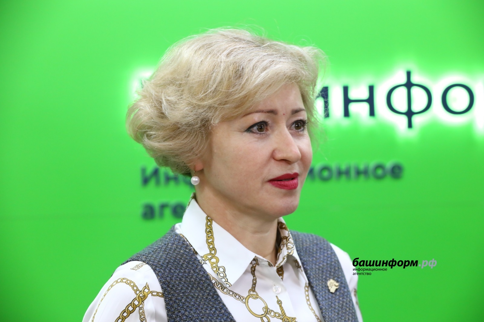Министр Ленара  Иванова вазифаһын ҡалдыра