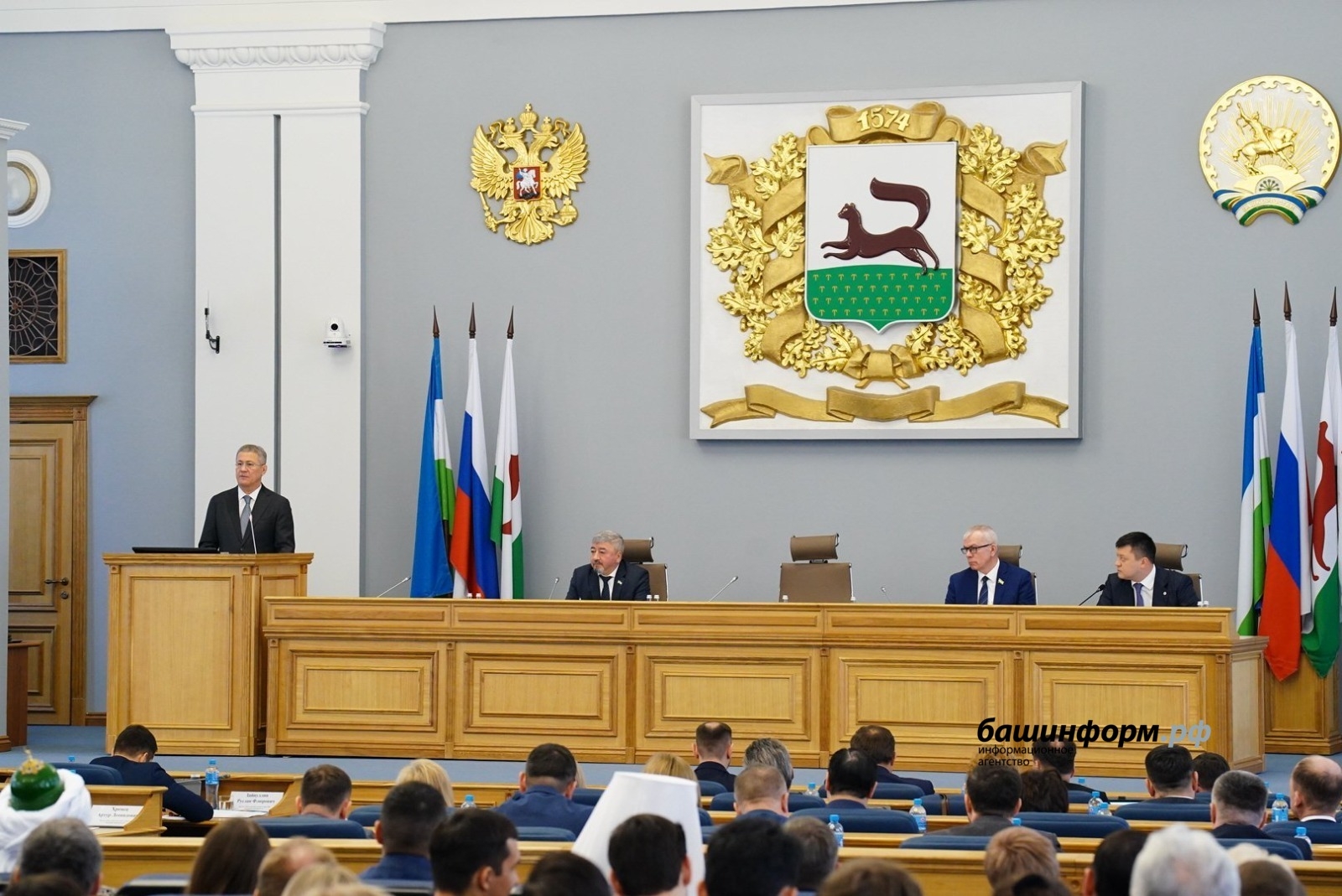 Радий Хәбиров Өфө депутаттарының яугирҙарға ярҙам эшмәкәрлегенә баһа бирҙе