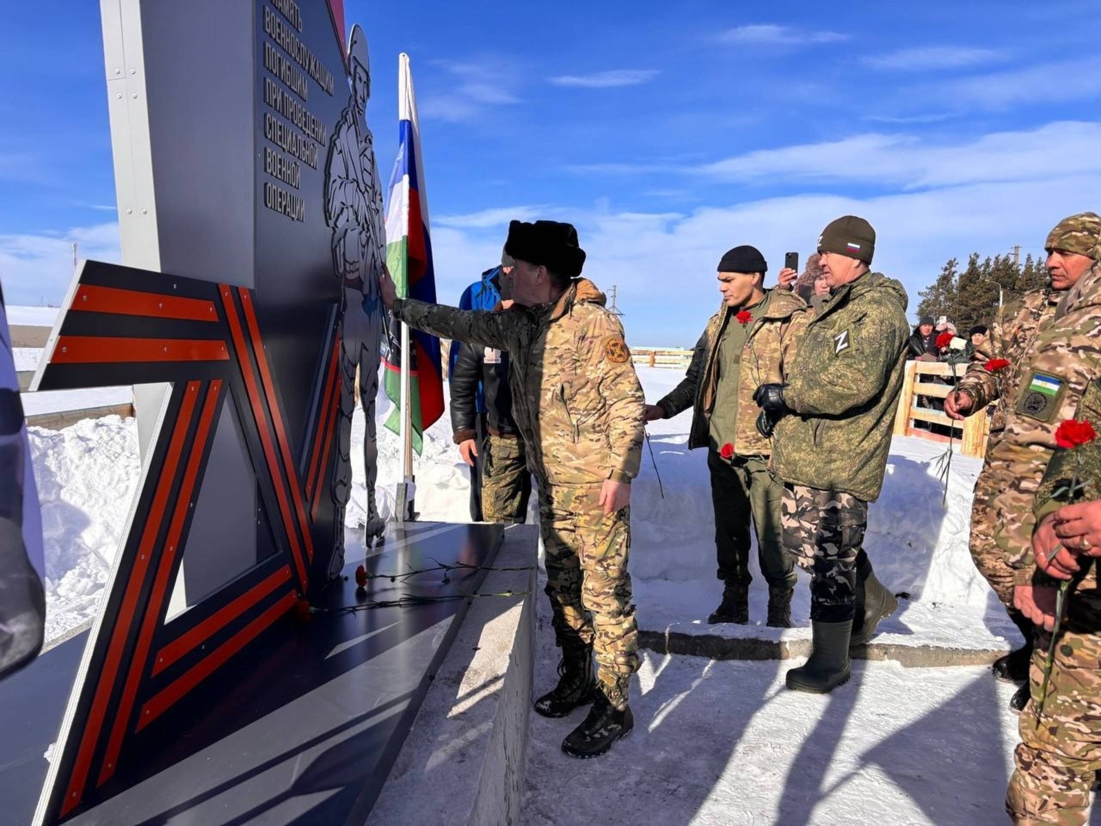 Темәс ауылында махсус хәрби операция яугирҙары хөрмәтенә стела асылды