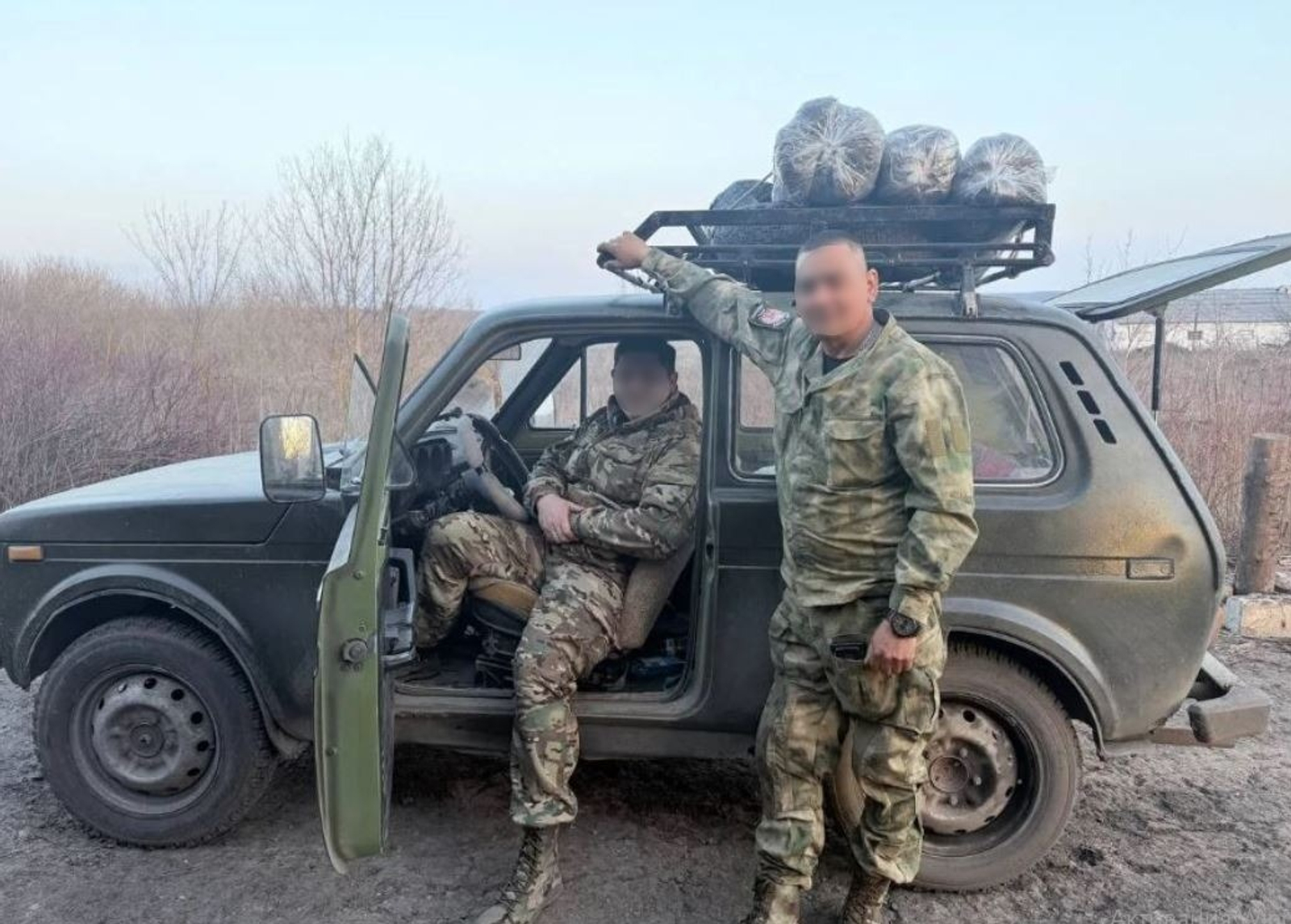 Атаһы  фронтҡа  улына  машина алып барған