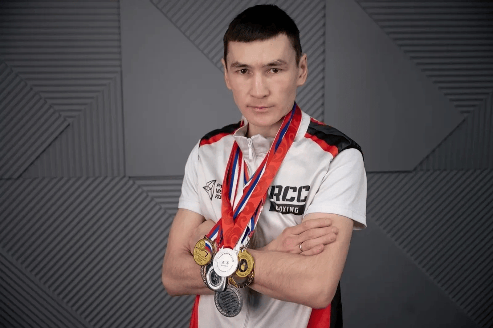 Бөгөн Өфөләге Көрәш һарайында Профессиональ спорт кисәһе үтә