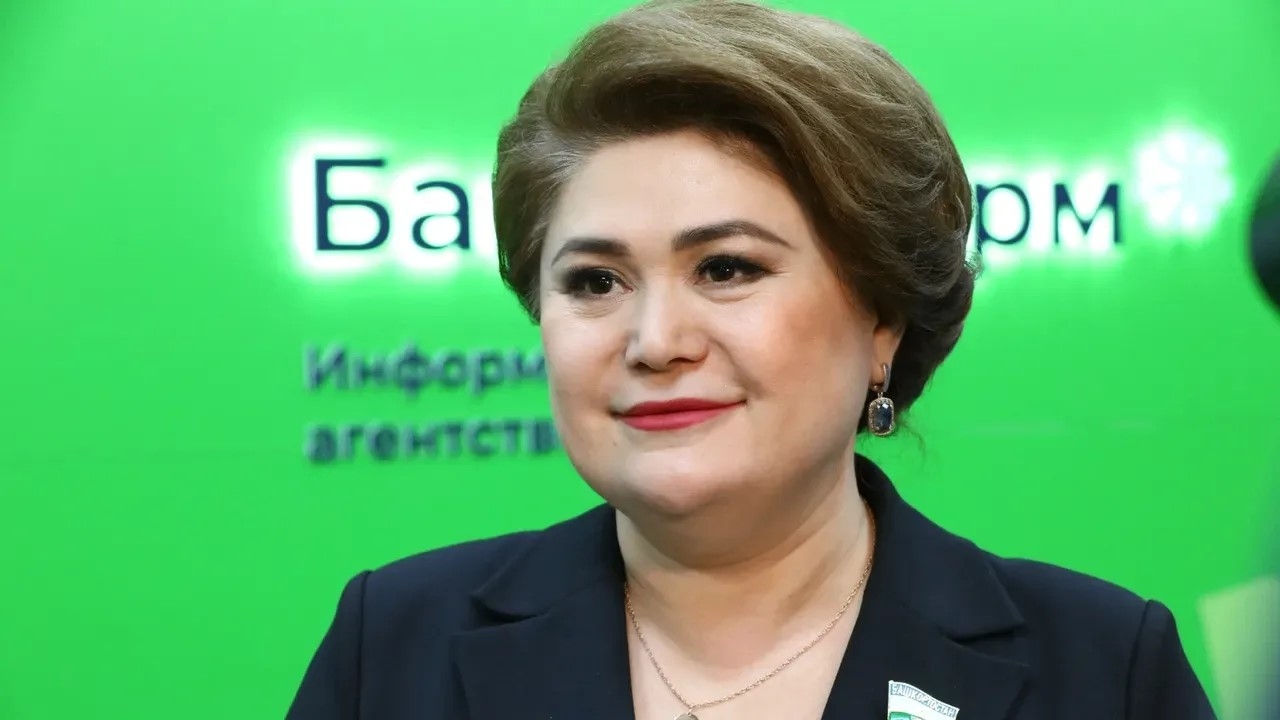 Гөлнур Ҡолһарина ваҡытынан алда Дәүләт Йыйылышы-Ҡоролтай депутаты  вәкәләттәрен һалды