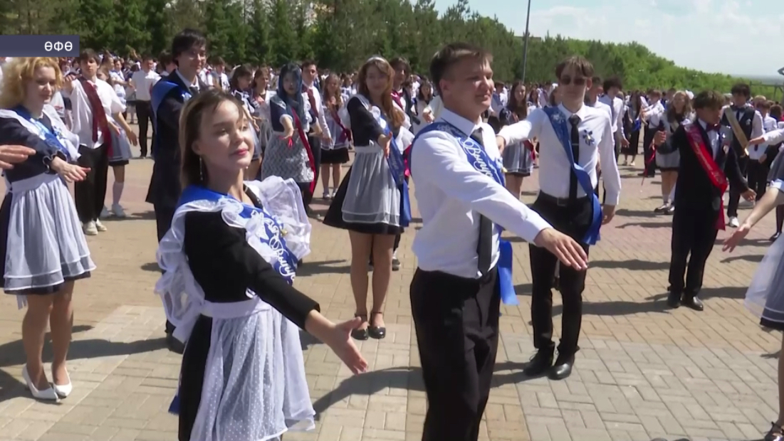 Өфөнөң «Ватан» этнопаркы майҙанына 4 мең ярым сығарылыш класс уҡыусыһы йыйылды