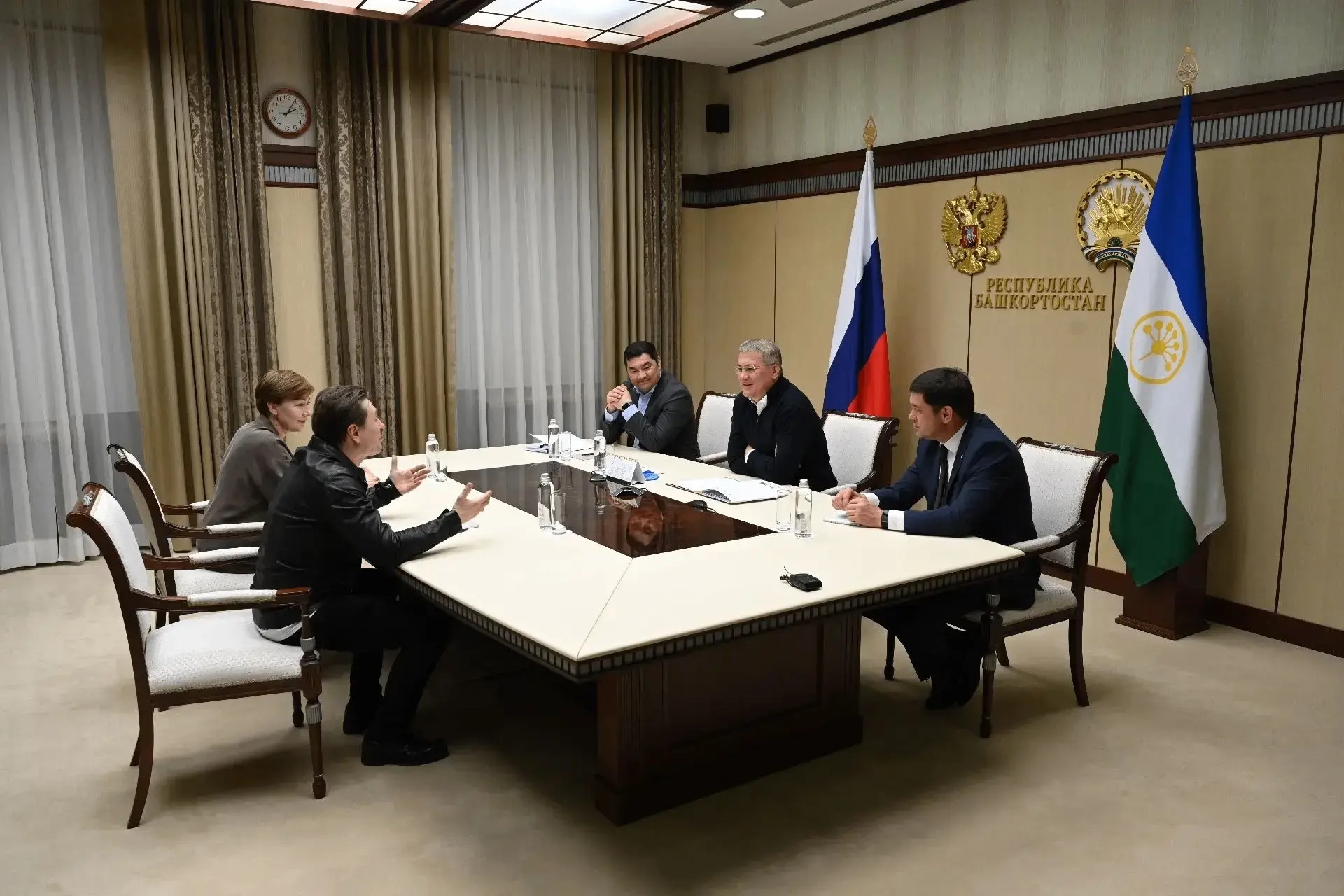 Башҡортостан Башлығы Рәсәйҙең халыҡ артисы Сергей Безруков менән осрашты