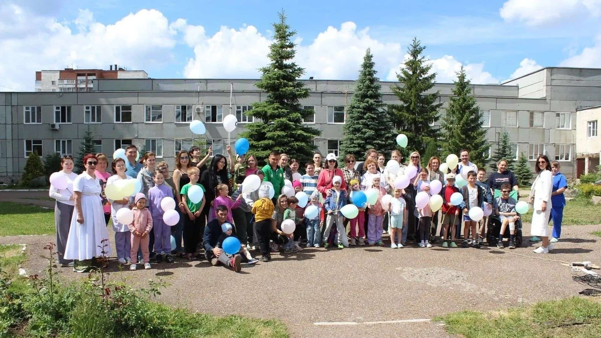 Около 100 юных пациентов Уфы сделали «Зарядку – со стражем порядка»