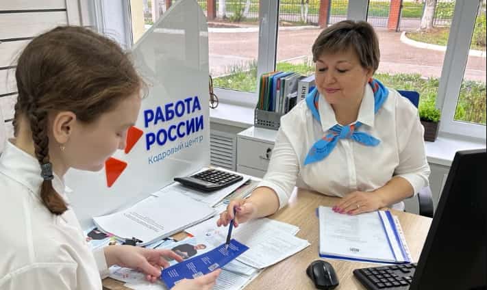 В Башкирии более тысячи подростков нашли первую работу при поддержке Кадрового центра