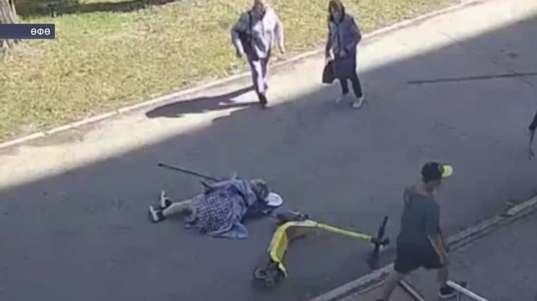 Самокатта йөрөгән үҫмерҙәр оло йәштәге ҡатынды бәрҙергән