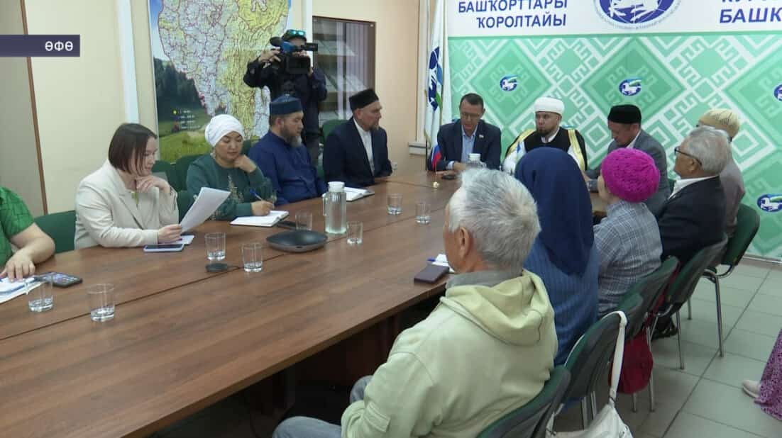 Айнур Бирғәлин журналистар һәм Ҡоролтай ағзалары менән осрашты