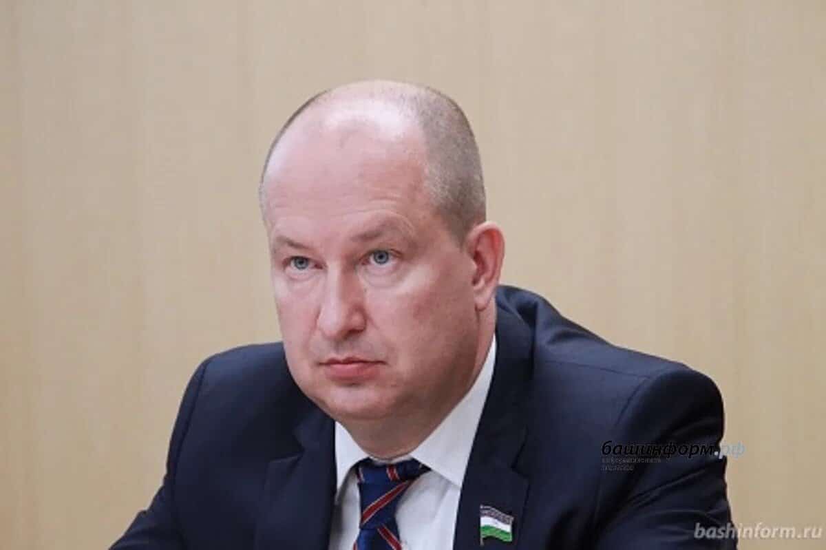 Һаулыҡ һаҡлау өлкәһен үҫтереү, дауалау алымдарын киңәйтеү төп мәсьәләләрҙең береһе