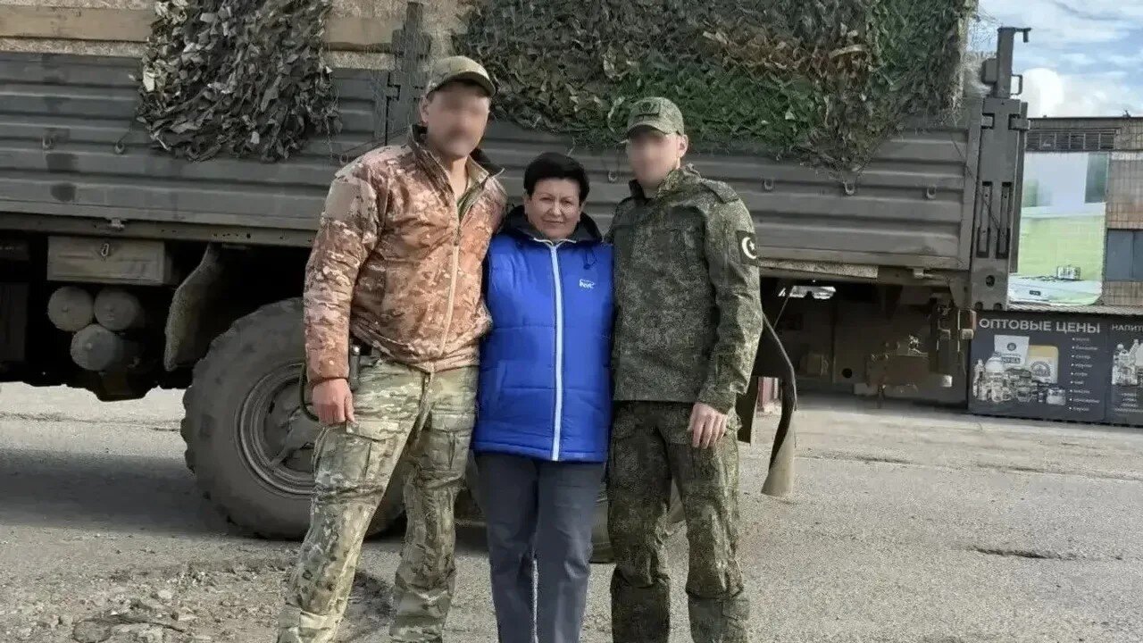 Әсә фронттағы улдарына ярҙам алып барған
