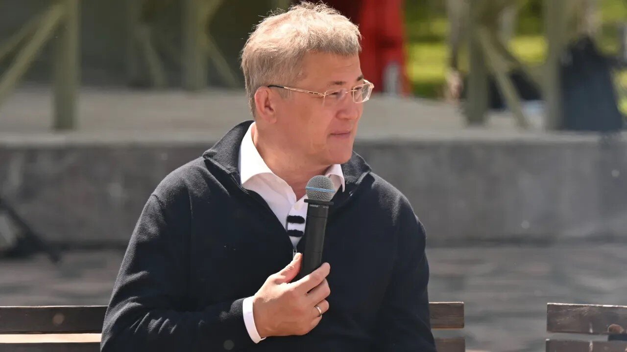 Республика Башлығы "Патриот" паркында ирекмәндәр менән осрашты