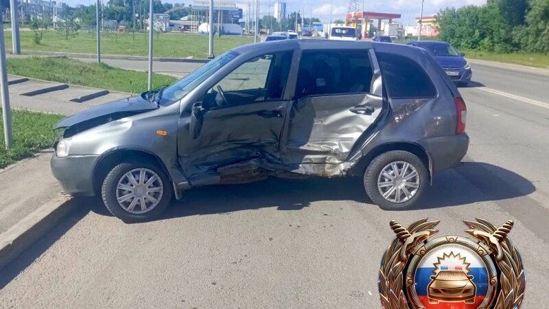 В Уфе водитель «Лады» пострадал в ДТП с иномаркой
