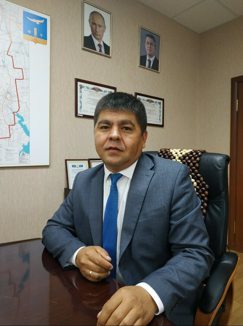 Рөстәм Шәрипов халыҡты байрам менән ҡотланы