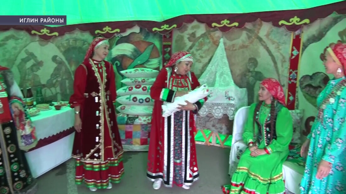 Иглин районында Рәсәй көнө уңайынан илһөйәрлек флешмобы үтте