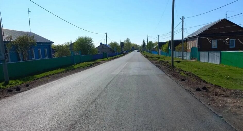 В Аургазинском районе обновили асфальт на участке дороги Толбазы – Семенкино
