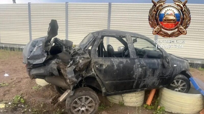 На Восточном выезде Уфы «Лада» вылетела в ограждение