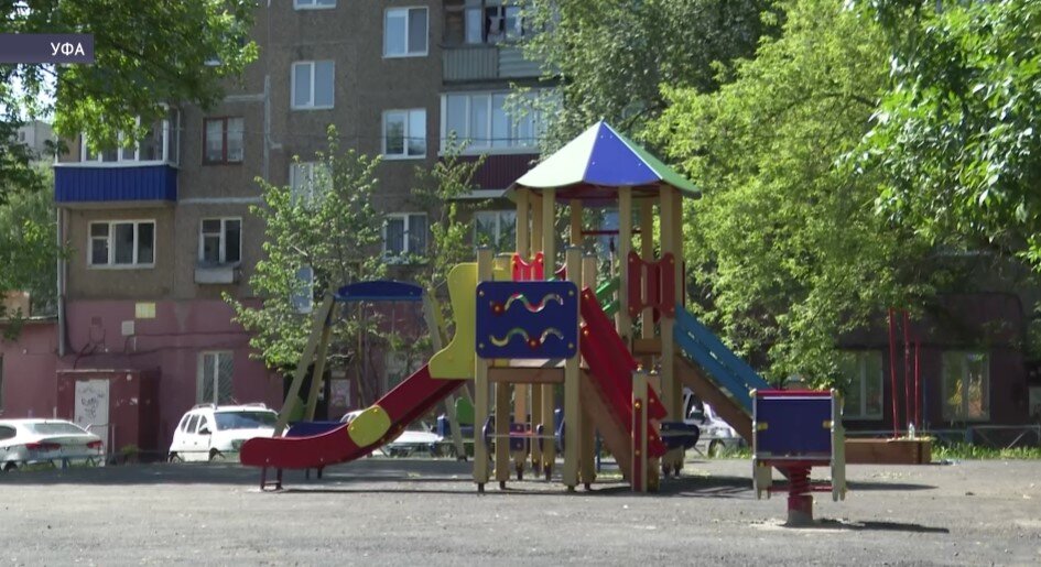 Жители Башкирии жалуются на небезопасные детские площадки