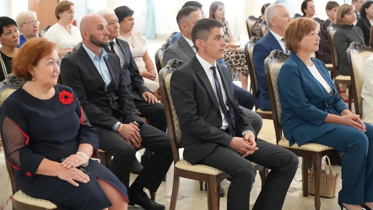 Бөгөн Өфөлә республика медицина хеҙмәткәрҙәрен ҡотлайҙар