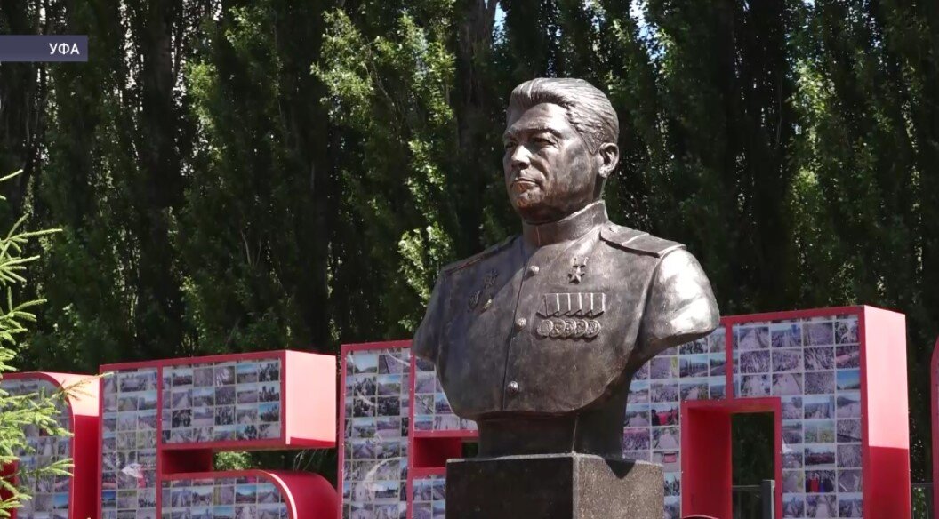 В Уфе открыли бюсты Нуриллы Сафина и Александра Доставалова
