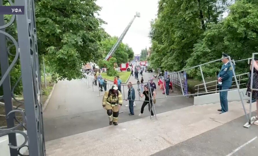 В Уфе прошли соревнования по скоростному подъему среди пожарных и спасателей