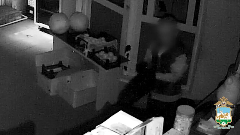 В Уфе бездомный мужчина обокрал два торговых павильона