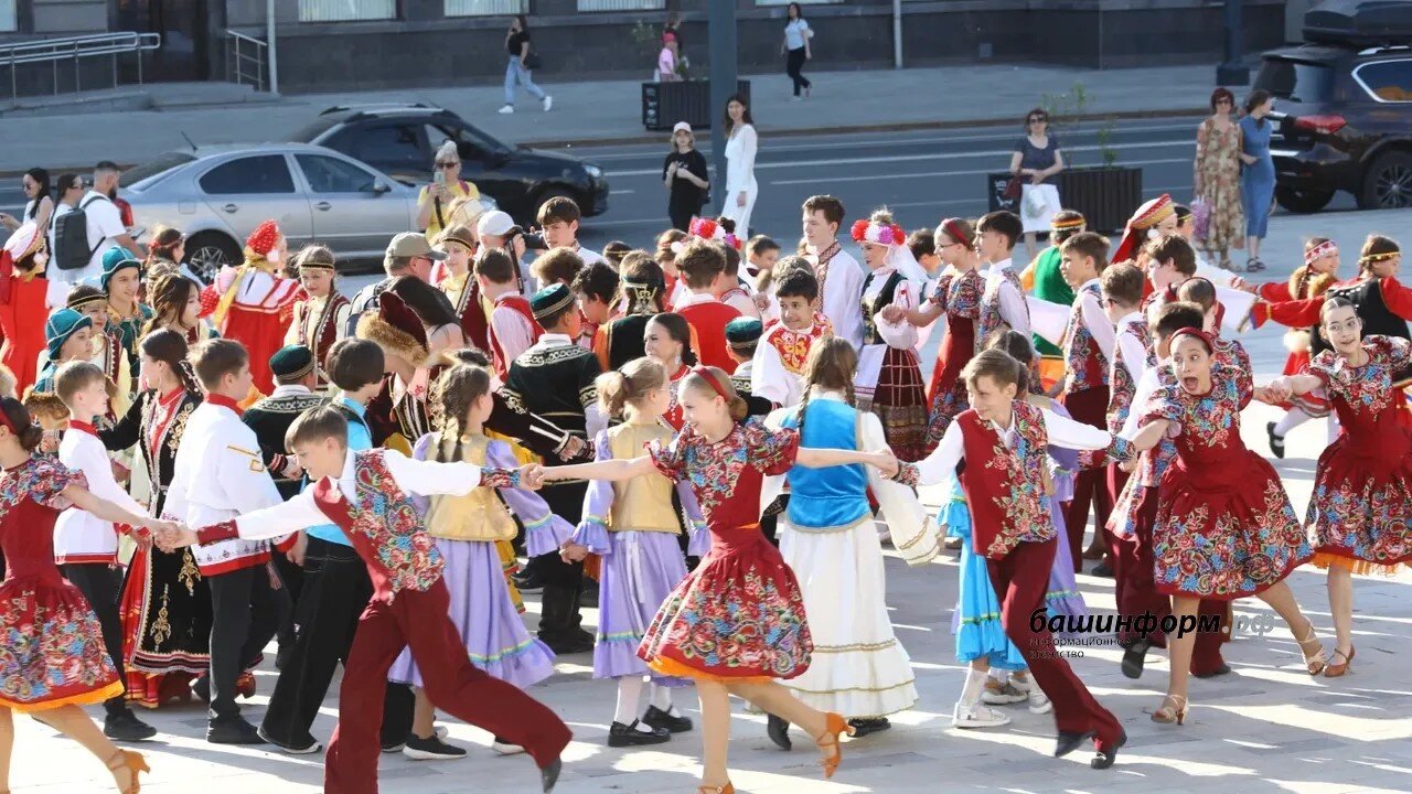 Өфөлә үткән Балалар фольклориадаһында 160 ирекмән эшләй