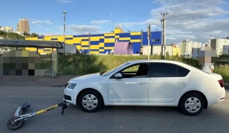 В Уфе подросток на самокате попал под колёса авто