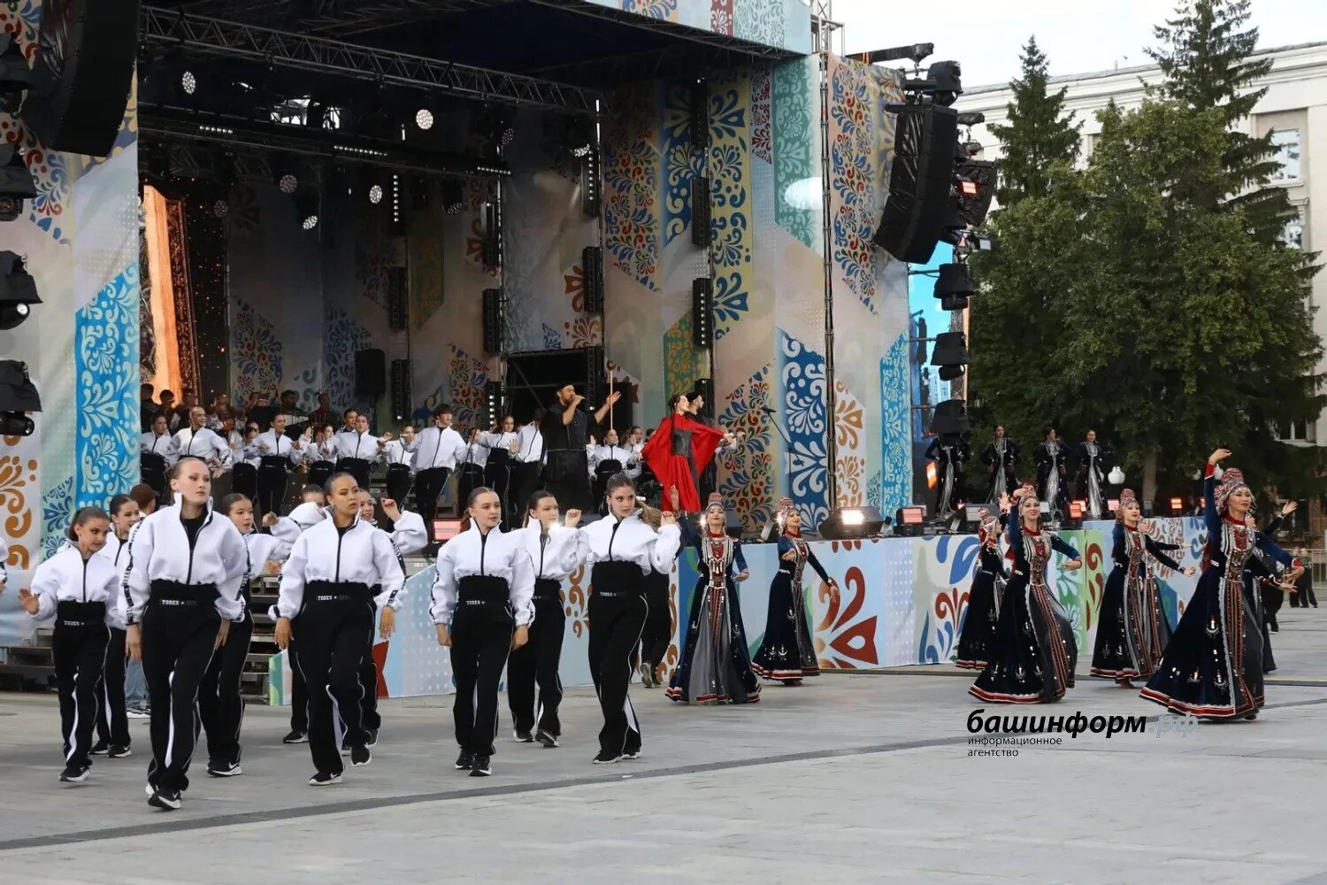 Бөгөн Бөтә Рәсәй балалар фольклориадаһының икенсе көнө
