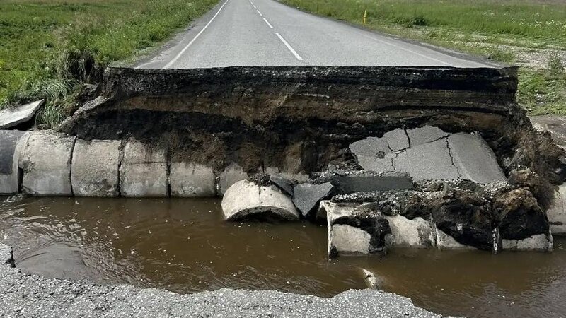 На границе Башкирии и Челябинской области закрыли дорогу